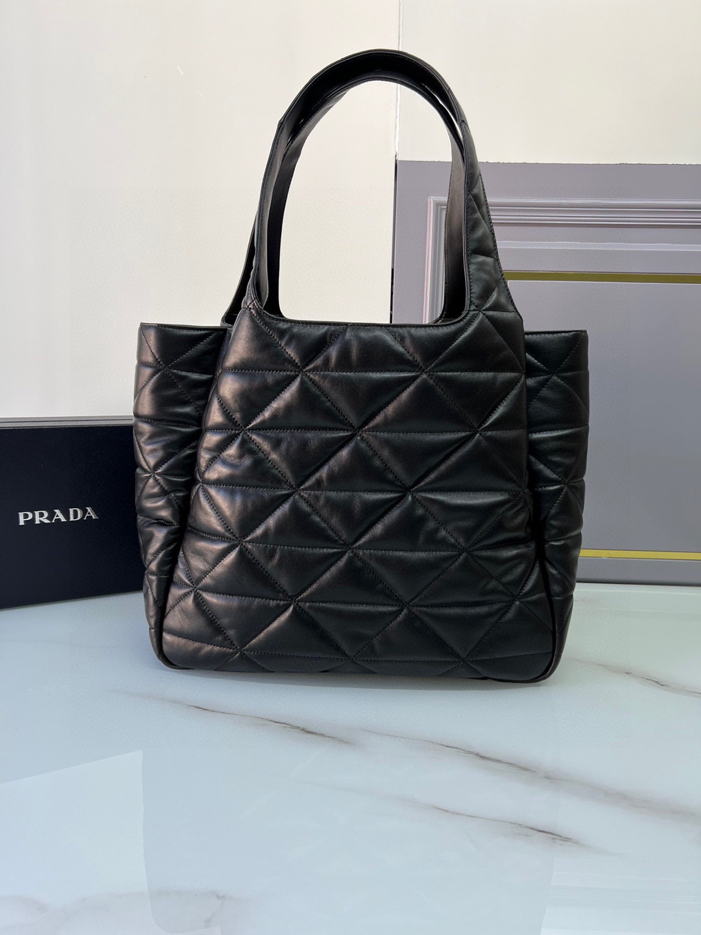 [TOP] PRADA Shopping/Tramp Bag Lambskin Large 39x34x16cm - Black