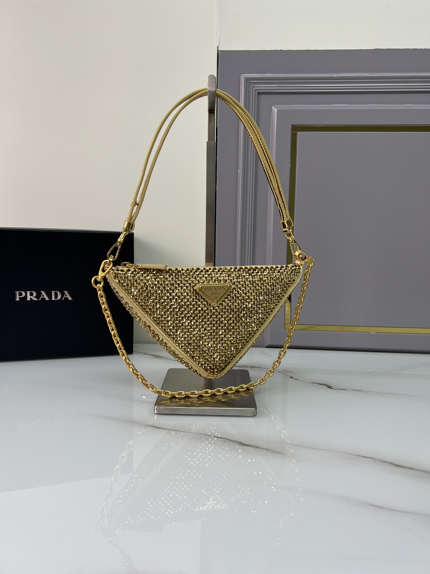 [TOP] PRADA Triangle Bag with Crystal Decoration Mini 26x15x6cm - Gold