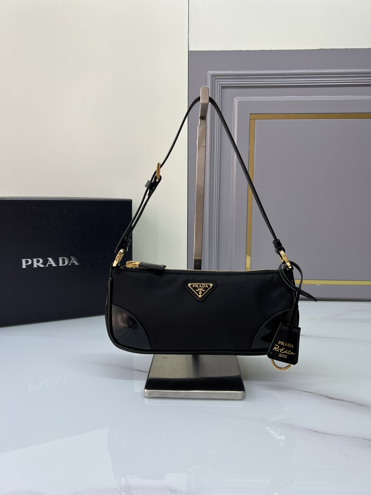 [TOP] PRADA Re-Edition 2002 Shoulder Bag Nylon Fabric Embellished with Glossy Leather 23.5x10x5cm - Black