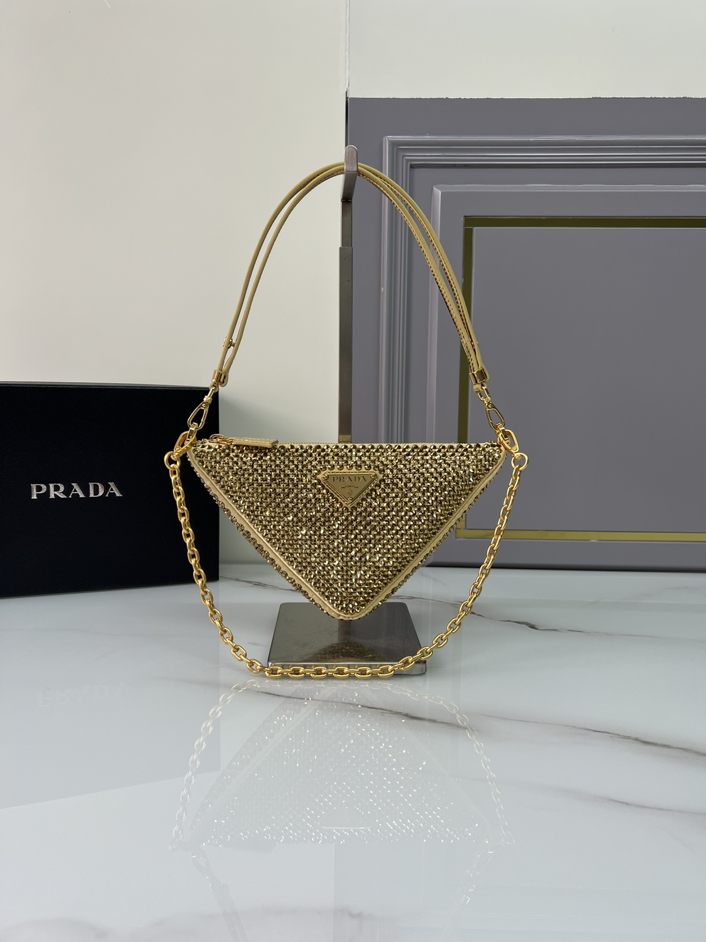 [TOP] PRADA Triangle Bag with Crystal Decoration Mini 26x15x6cm - Gold