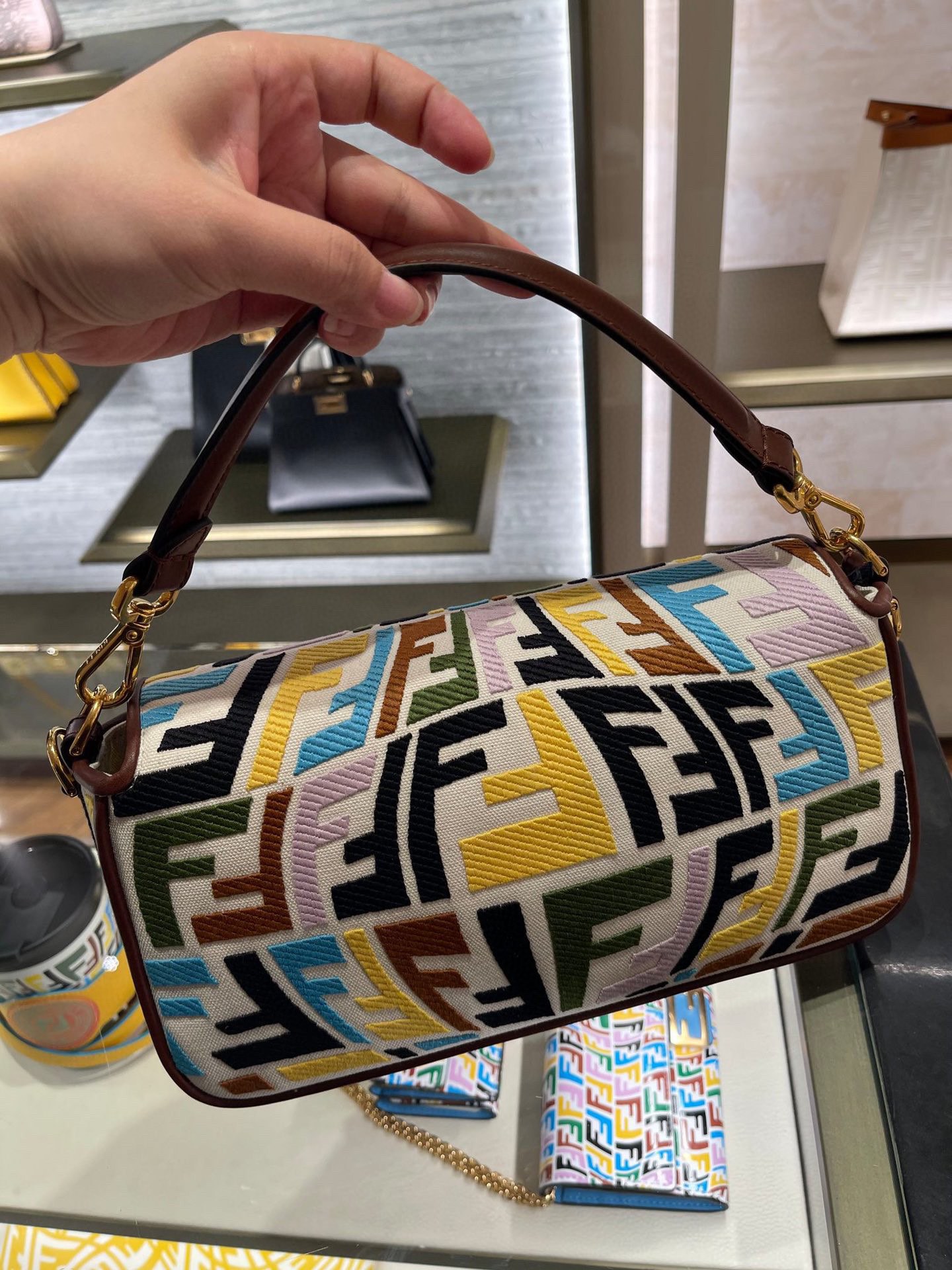 [TOP] FENDI Embroidery Baguette Bag - 26x13x6cm