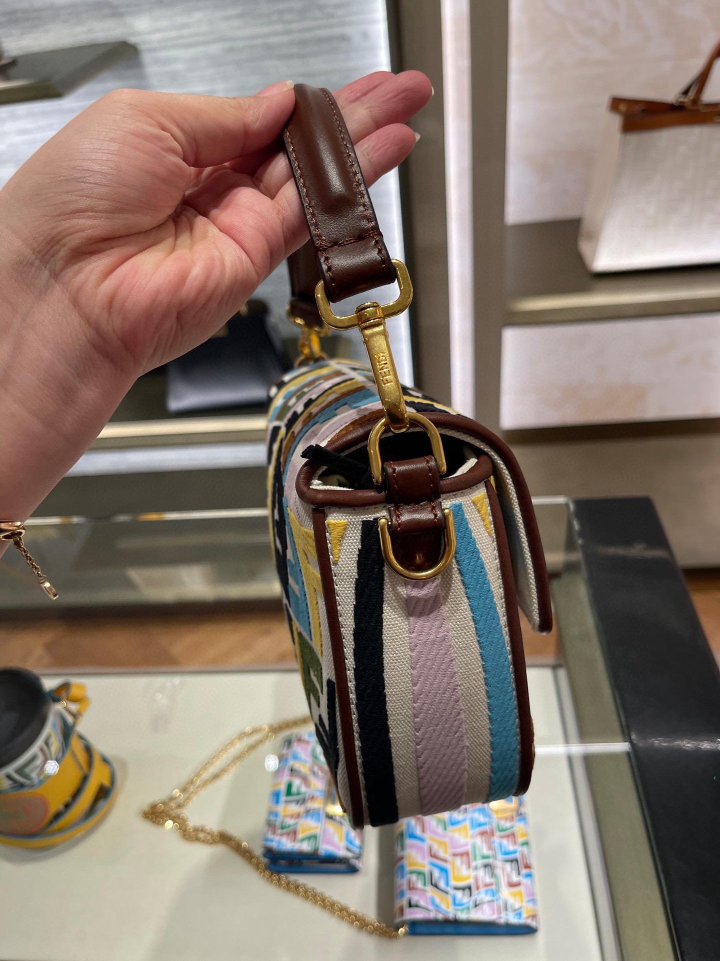 [TOP] FENDI Embroidery Baguette Bag - 26x13x6cm