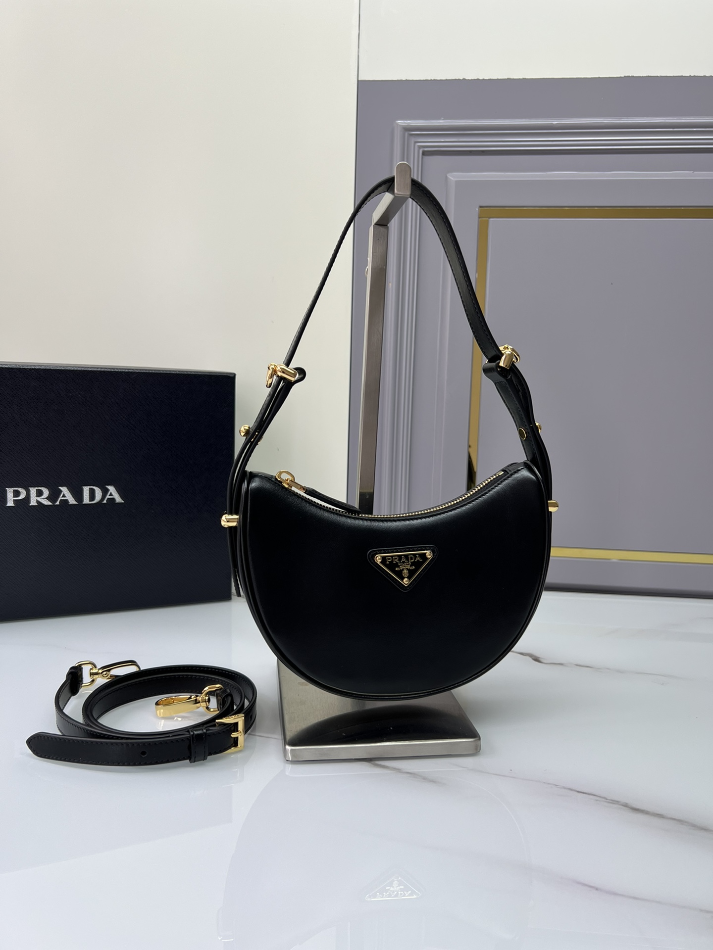 [TOP] PRADA Moon Bag Cowhide Leather with Lambskin Interior 18x16x5cm/22.5x18.5x6.5cm - Black