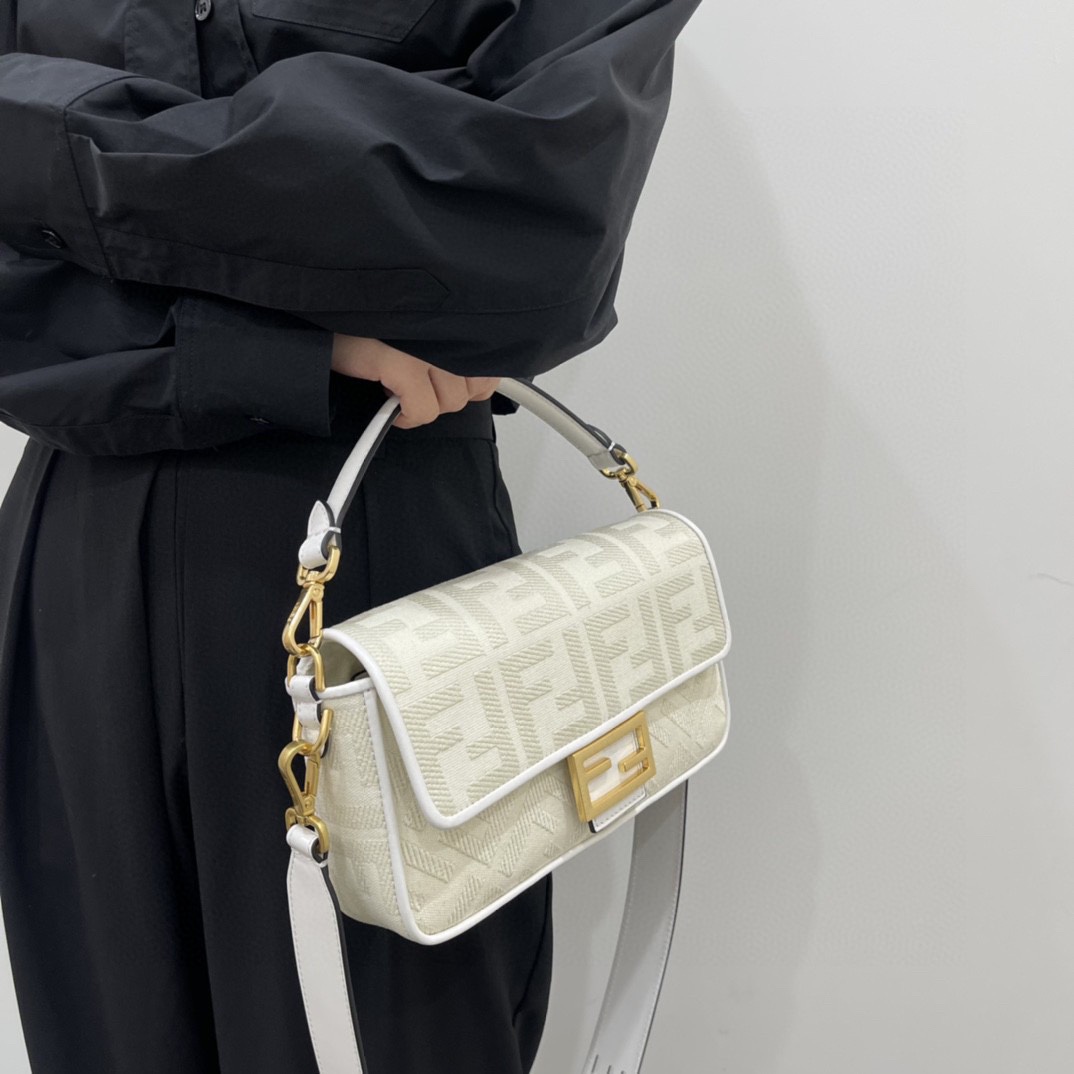 [TOP] FENDI Embroidery Baguette Bag - 26x13x6cm - 3 Colors