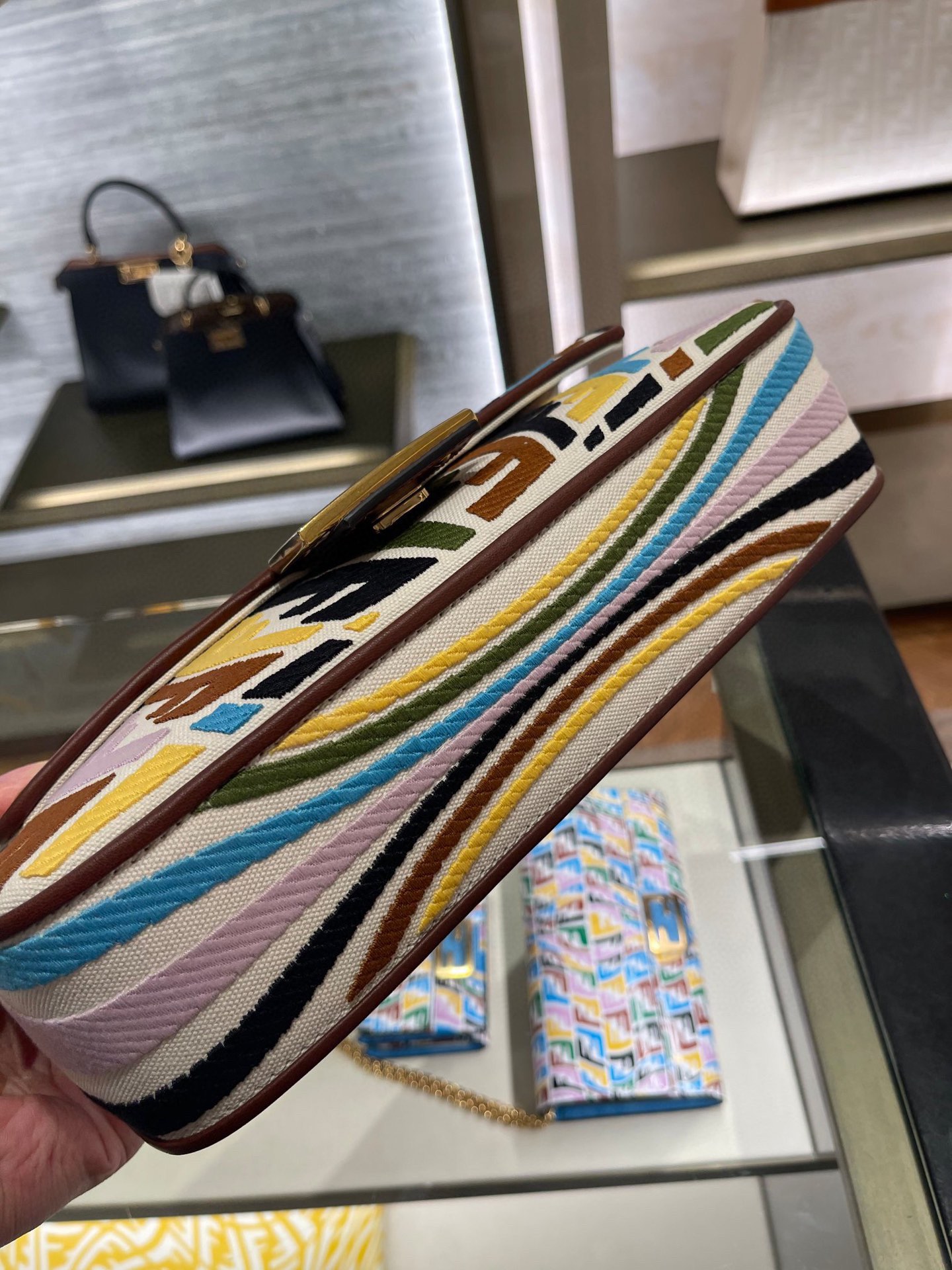 [TOP] FENDI Embroidery Baguette Bag - 26x13x6cm