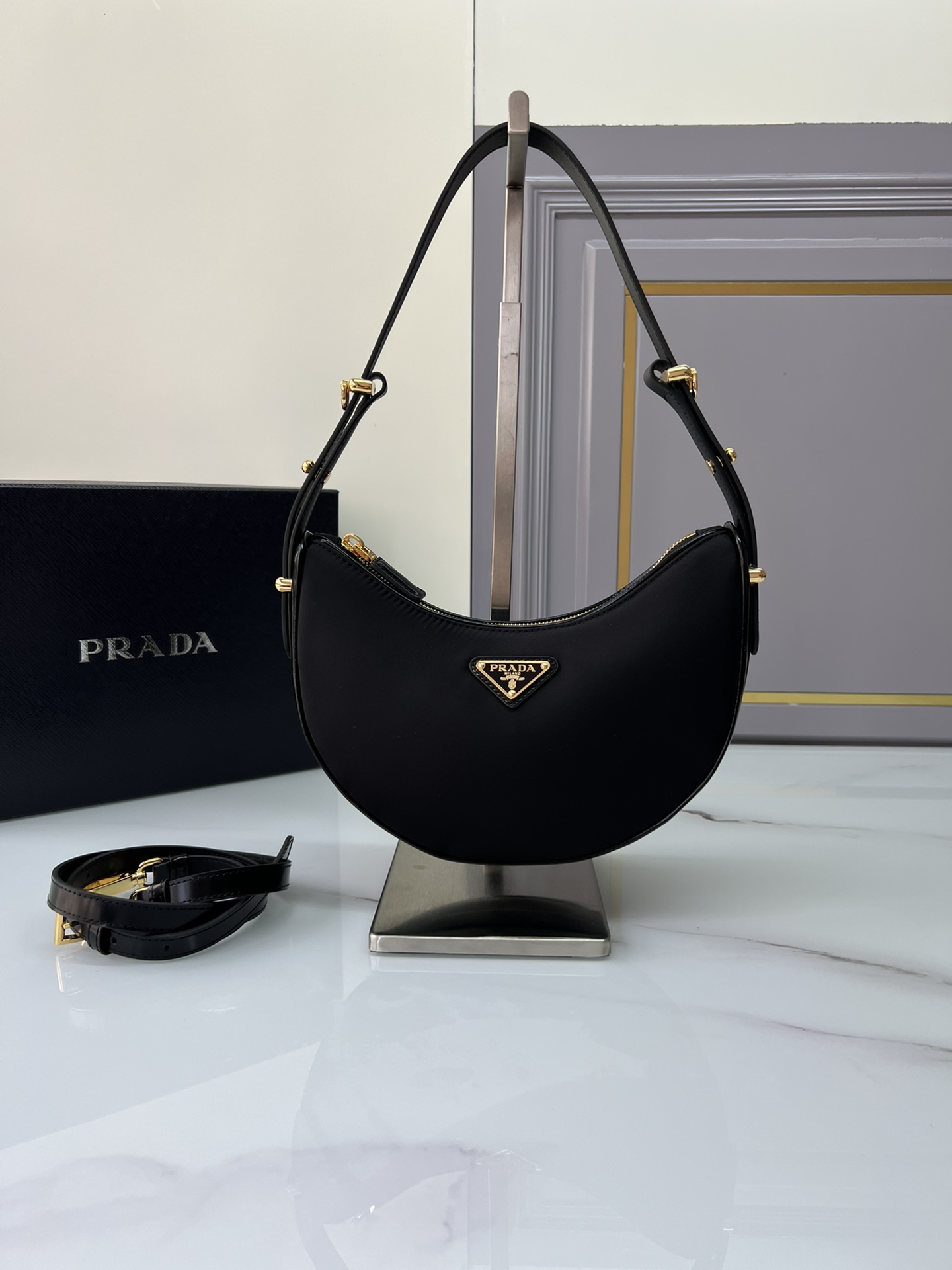 [TOP] PRADA Moon Bag Nylon/Glossy Cowhide 18x16x5cm/22.5x18.5x6.5cm - Black