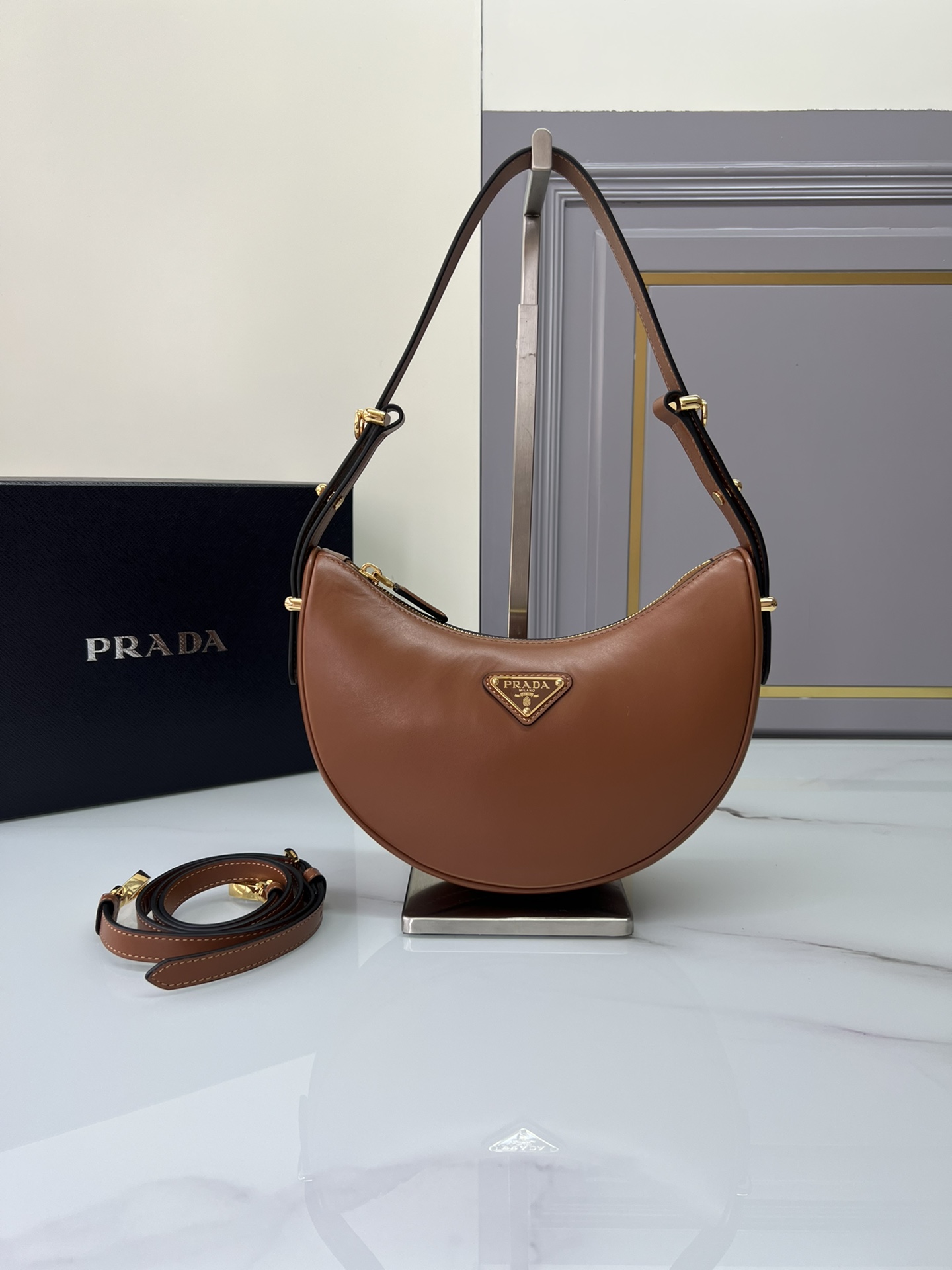 [TOP] PRADA Moon Bag Cowhide Leather with Lambskin Interior 18x16x5cm/22.5x18.5x6.5cm - Black