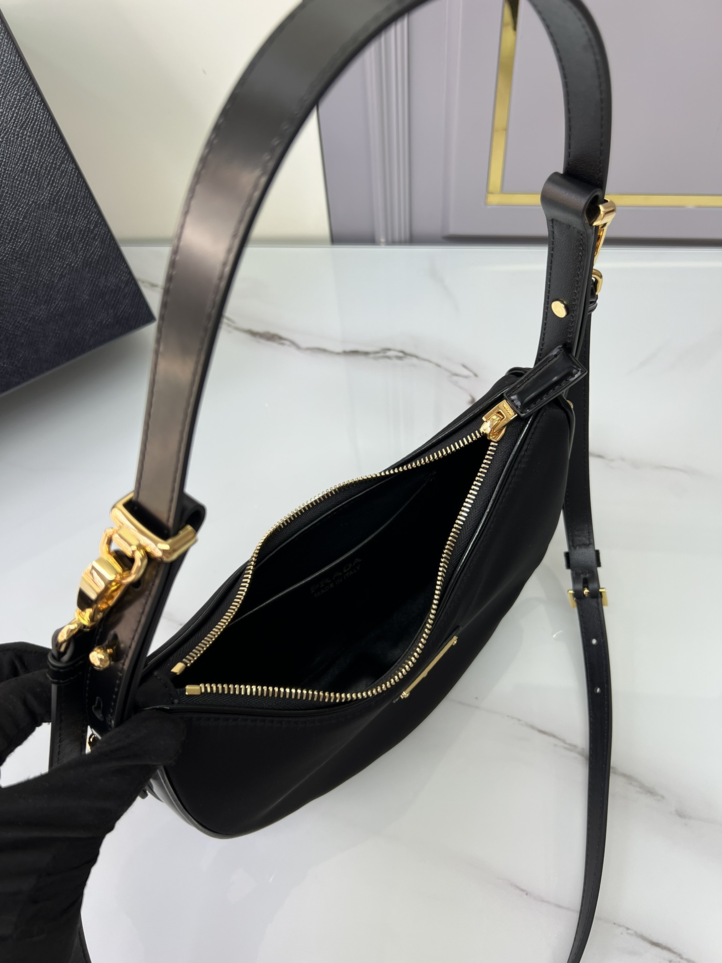 [TOP] PRADA Moon Bag Nylon/Glossy Cowhide 18x16x5cm/22.5x18.5x6.5cm - Black