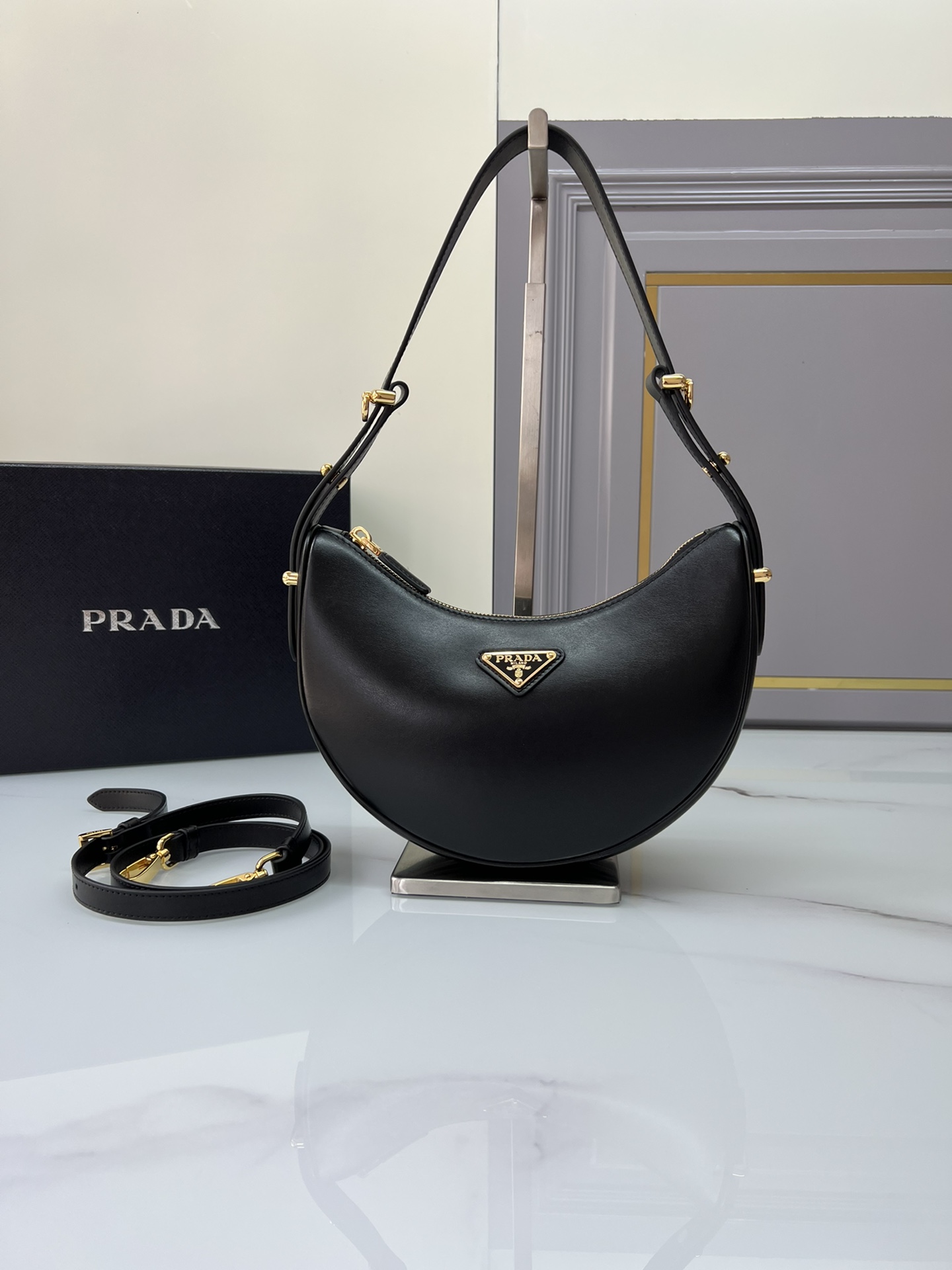 [TOP] PRADA Moon Bag Cowhide Leather with Lambskin Interior 18x16x5cm/22.5x18.5x6.5cm - Black