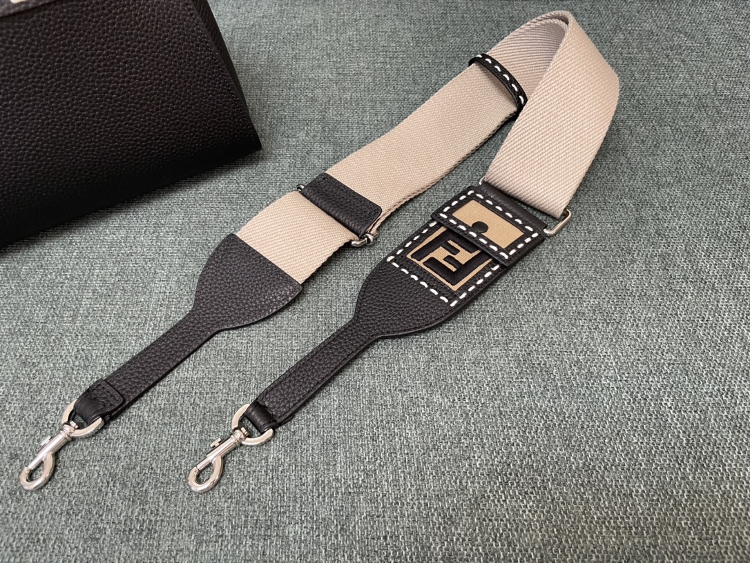 [TOP] FENDI Peekaboo Bag Cowhide with snakeskin wristlet Small 23x7x20cm with Handmade Outer Seams - Black