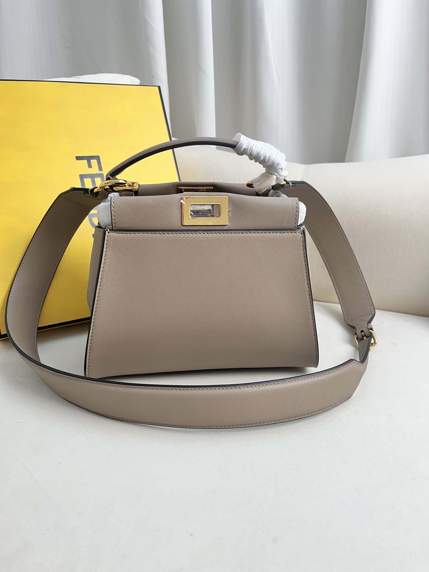 [TOP] FENDI Iconic Mini Peekaboo Handbag - 18x23x11cm - 7 Colors