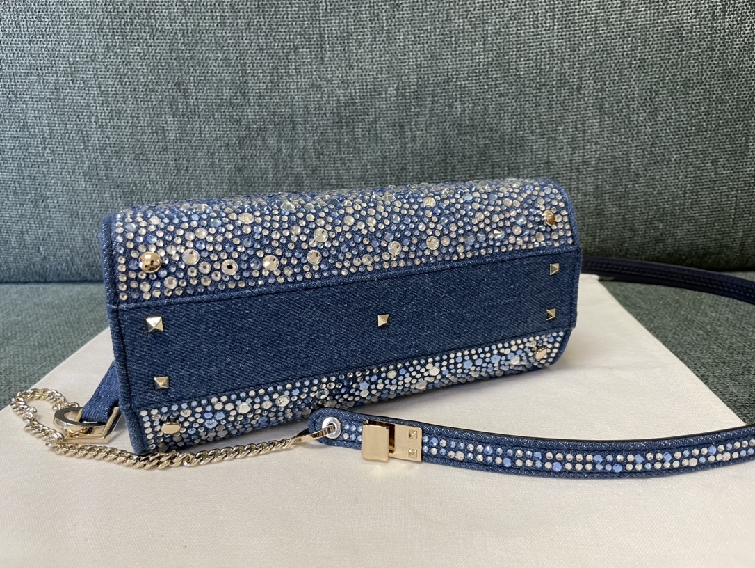 [TOP] VALENTINO Garavani Vsling Bag Small 22x16x9cm with Diamonds - Denim