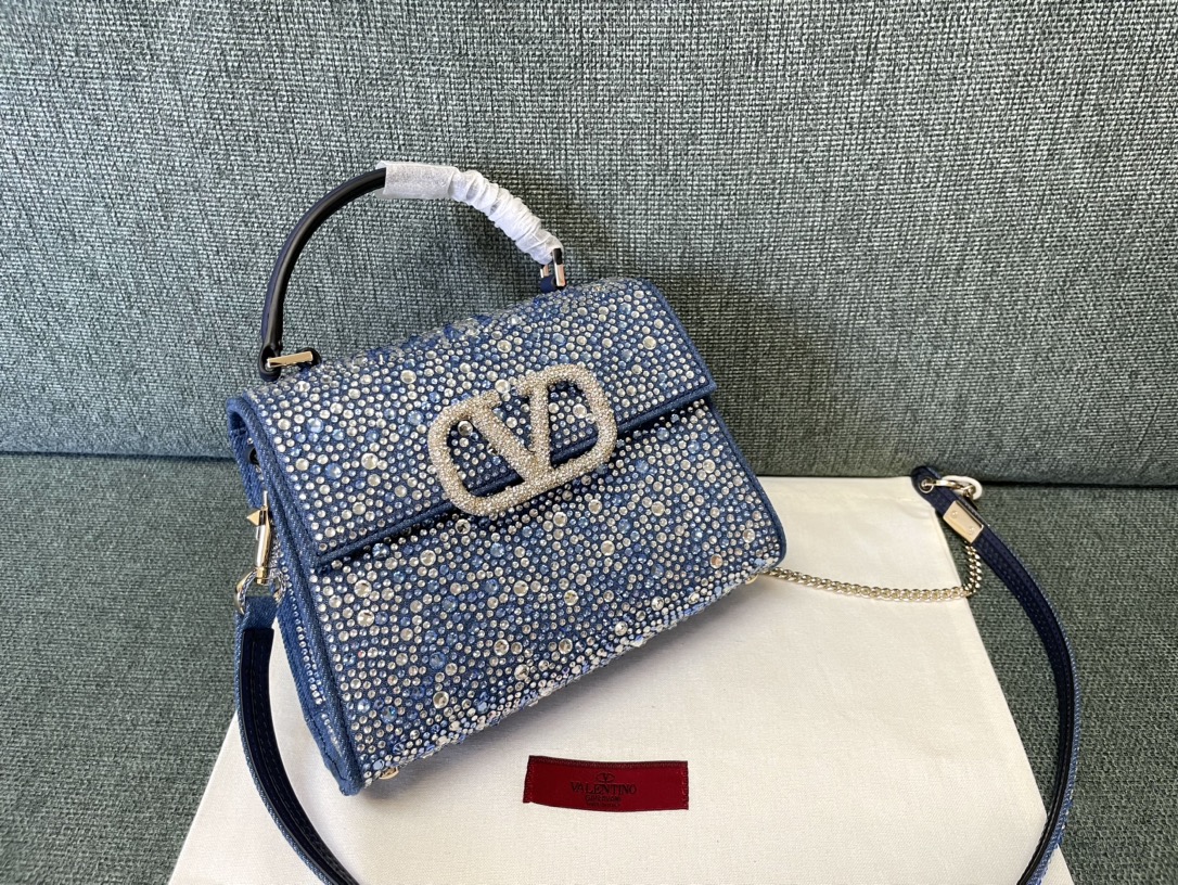 [TOP] VALENTINO Garavani Vsling Bag Small 22x16x9cm with Diamonds - Denim