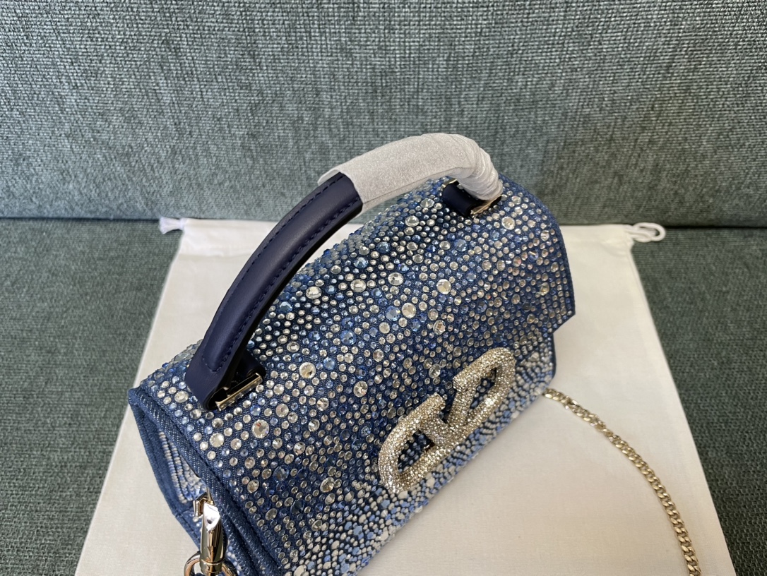 [TOP] VALENTINO Garavani Vsling Bag Small 22x16x9cm with Diamonds - Denim
