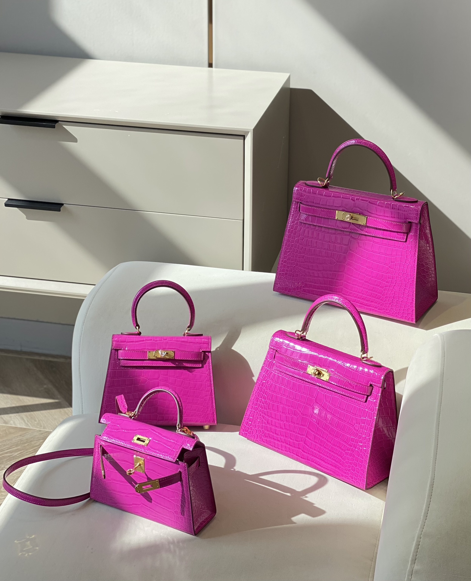 [TOP] HERMES Kelly Crocodile Printed Calfskin 19CM/20CM/25CM/28CM - 4 Size - Rose & GHW