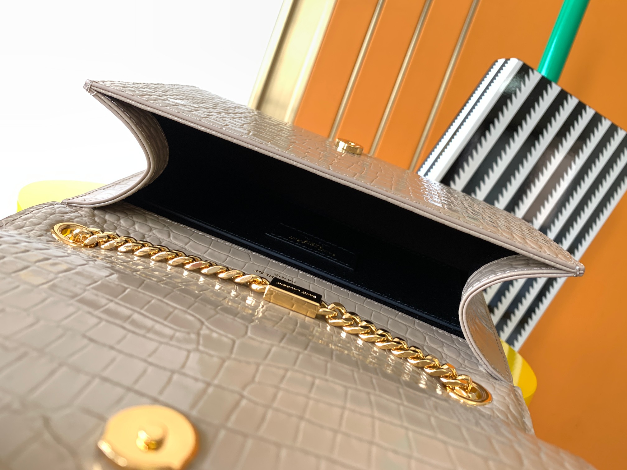 [TOP] Yves Saint Laurent YSL Cowhide Kate Bag - 20x12x5cm & GHW