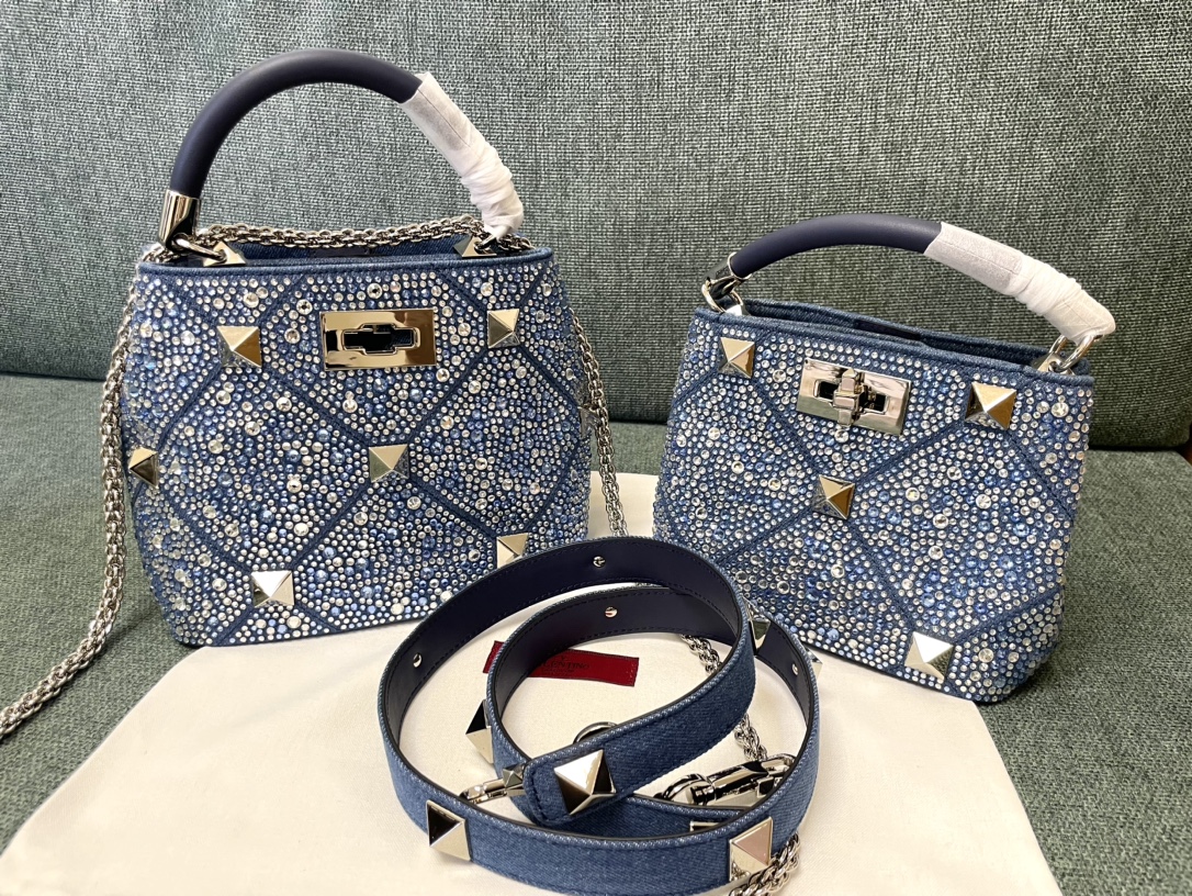 [TOP] VALENTINO Garavani Romanstud Bag 20x15x9cm/21x17x13cm with Diamonds - Denim