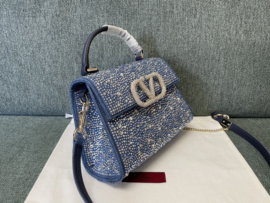 [TOP] VALENTINO Garavani Vsling Bag Small 22x16x9cm with Diamonds - Denim
