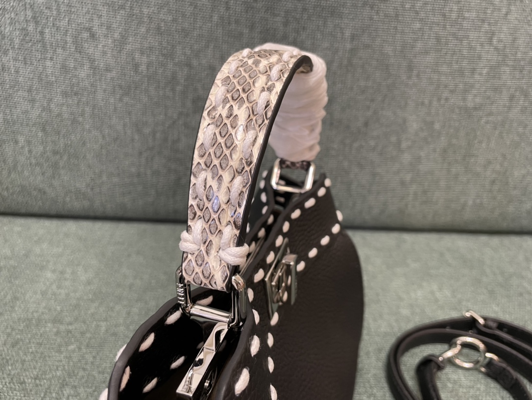 [TOP] FENDI Peekaboo Bag Cowhide with snakeskin wristlet Small 23x7x20cm with Handmade Outer Seams - Black