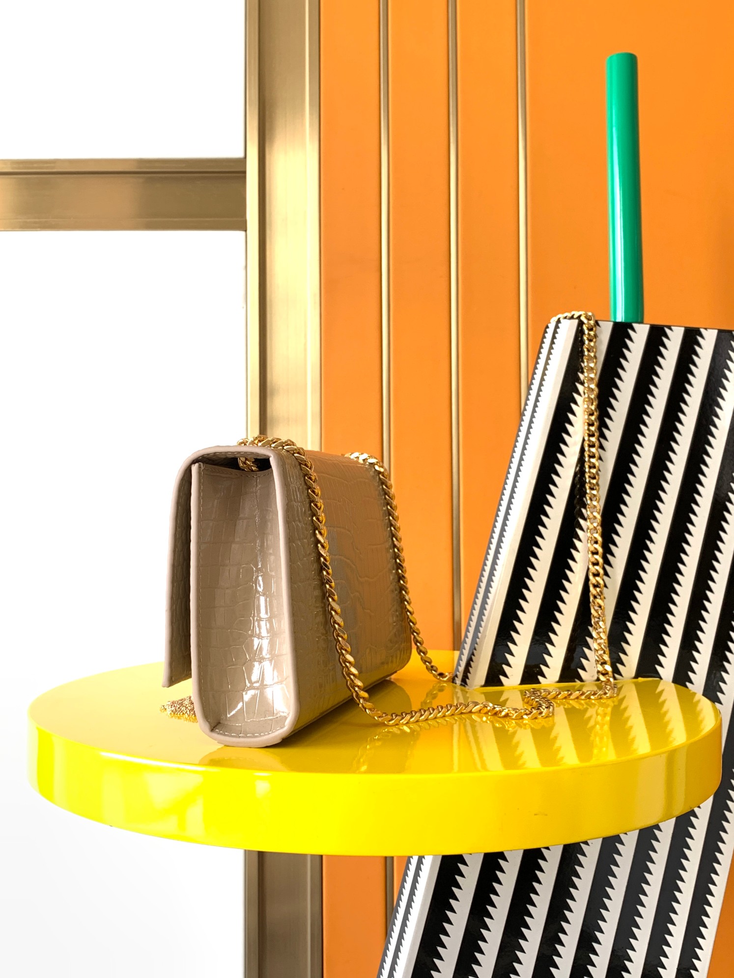 [TOP] Yves Saint Laurent YSL Cowhide Kate Bag - 20x12x5cm & GHW