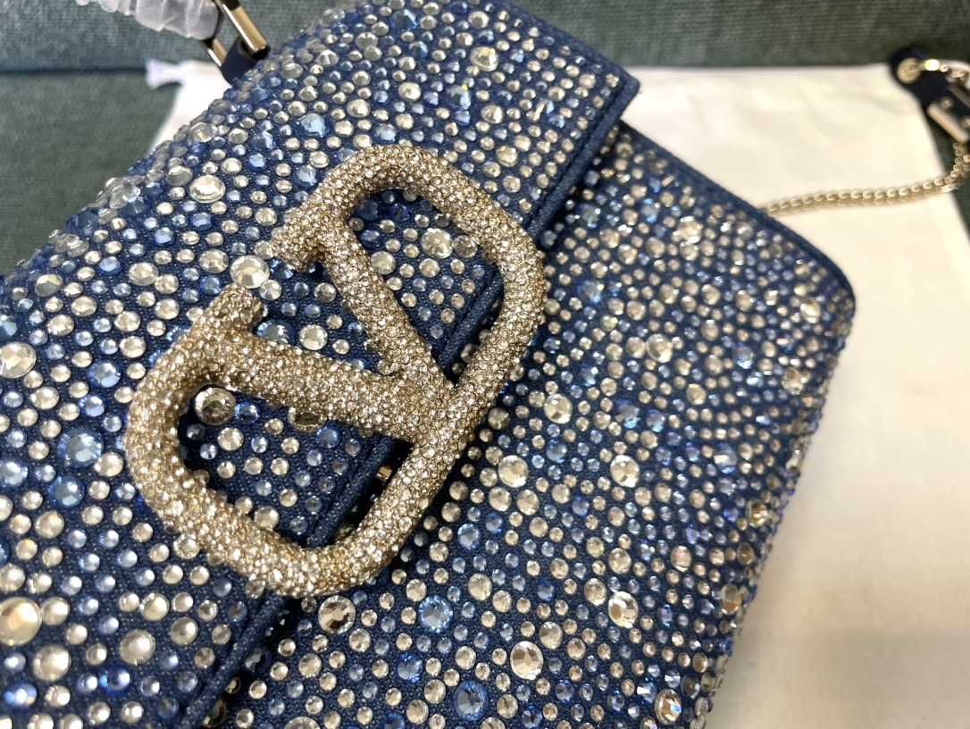 [TOP] VALENTINO Garavani Vsling Bag Small 22x16x9cm with Diamonds - Denim