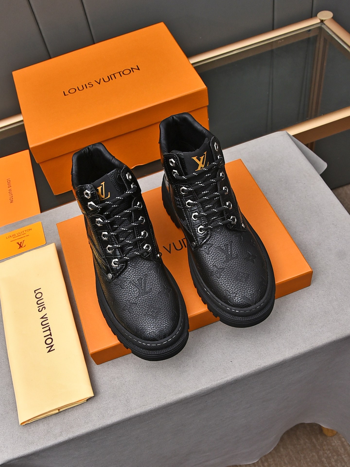 [TOP] Louis Vuitton LV Men's Cowhide Embossed Short Boots - 4 Colors