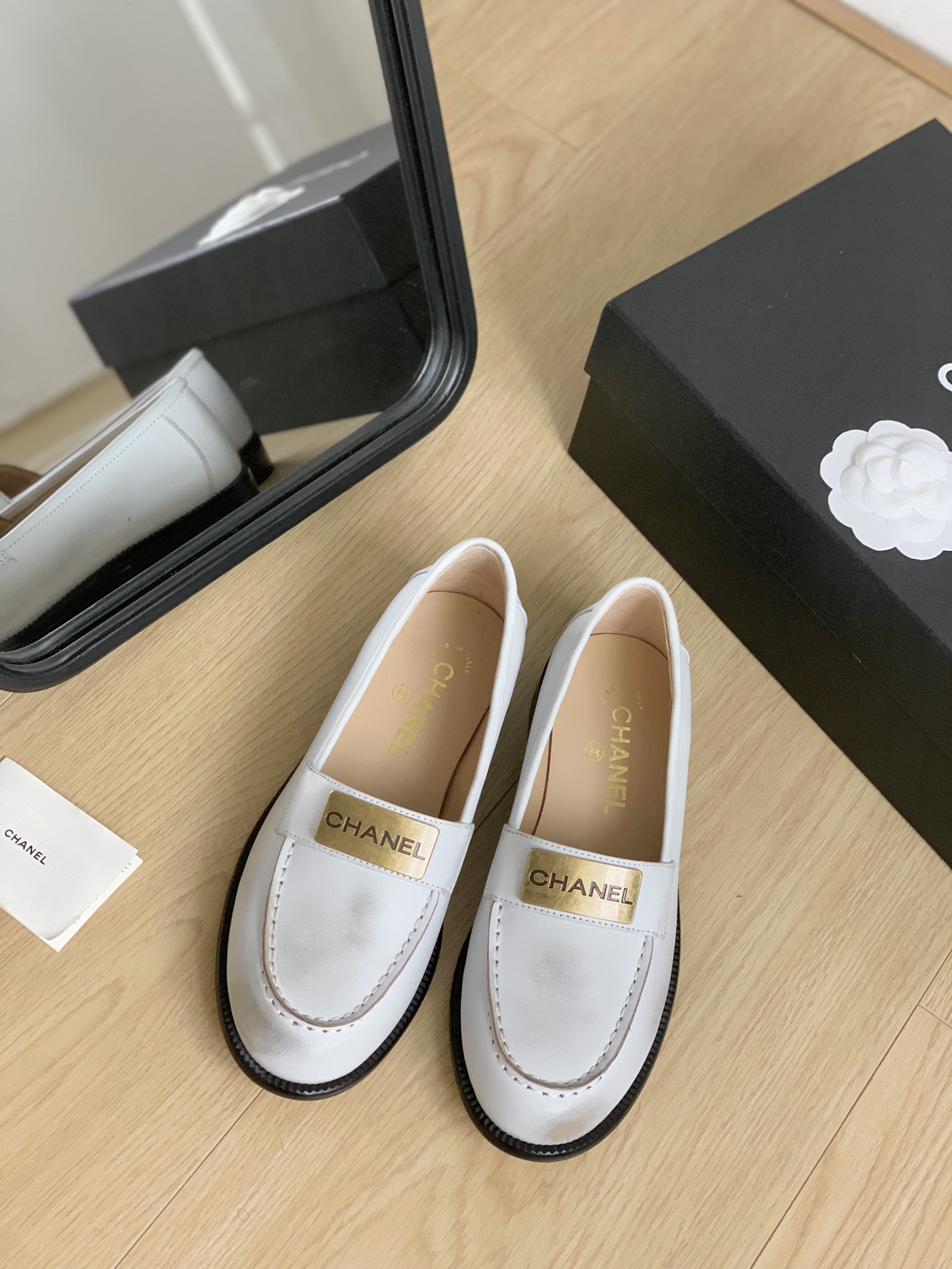 [TOP] CHANEL Classic Middle Single Shoes - 3 Colors