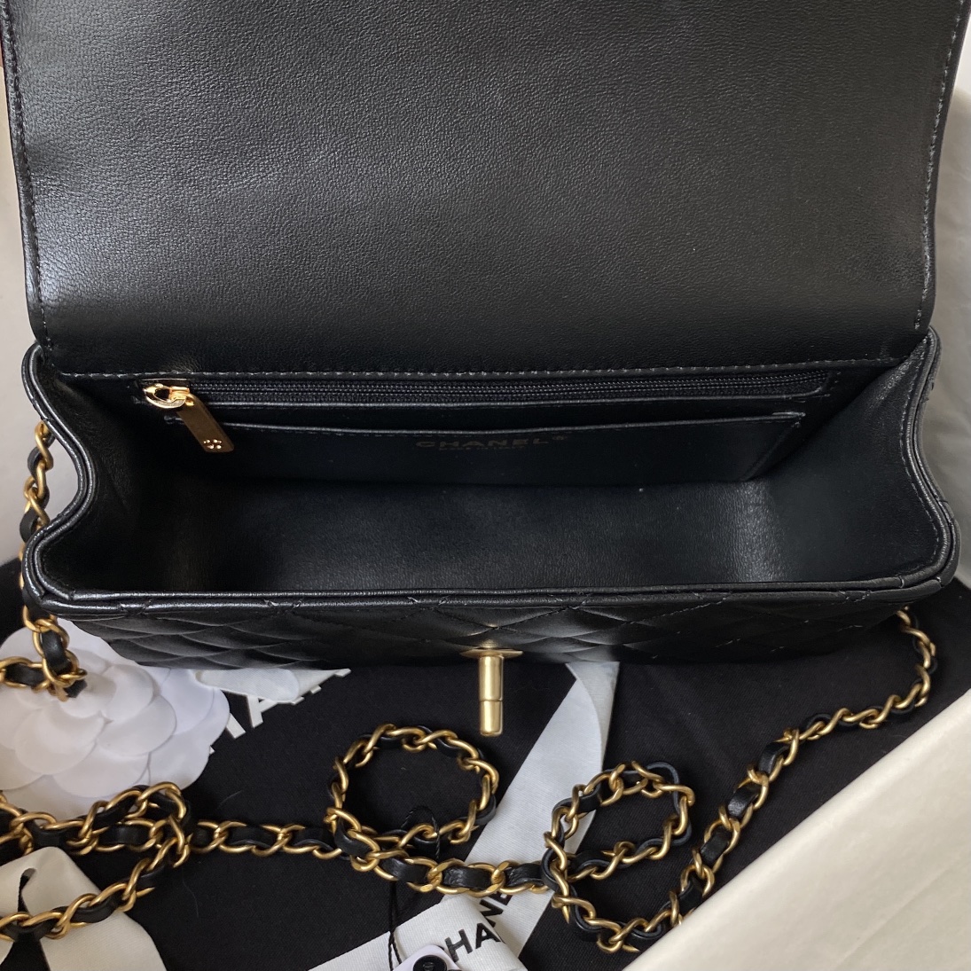 [TOP] CHANEL Black Diamond Handle Lambskin Bag 21CM - Black & GHW