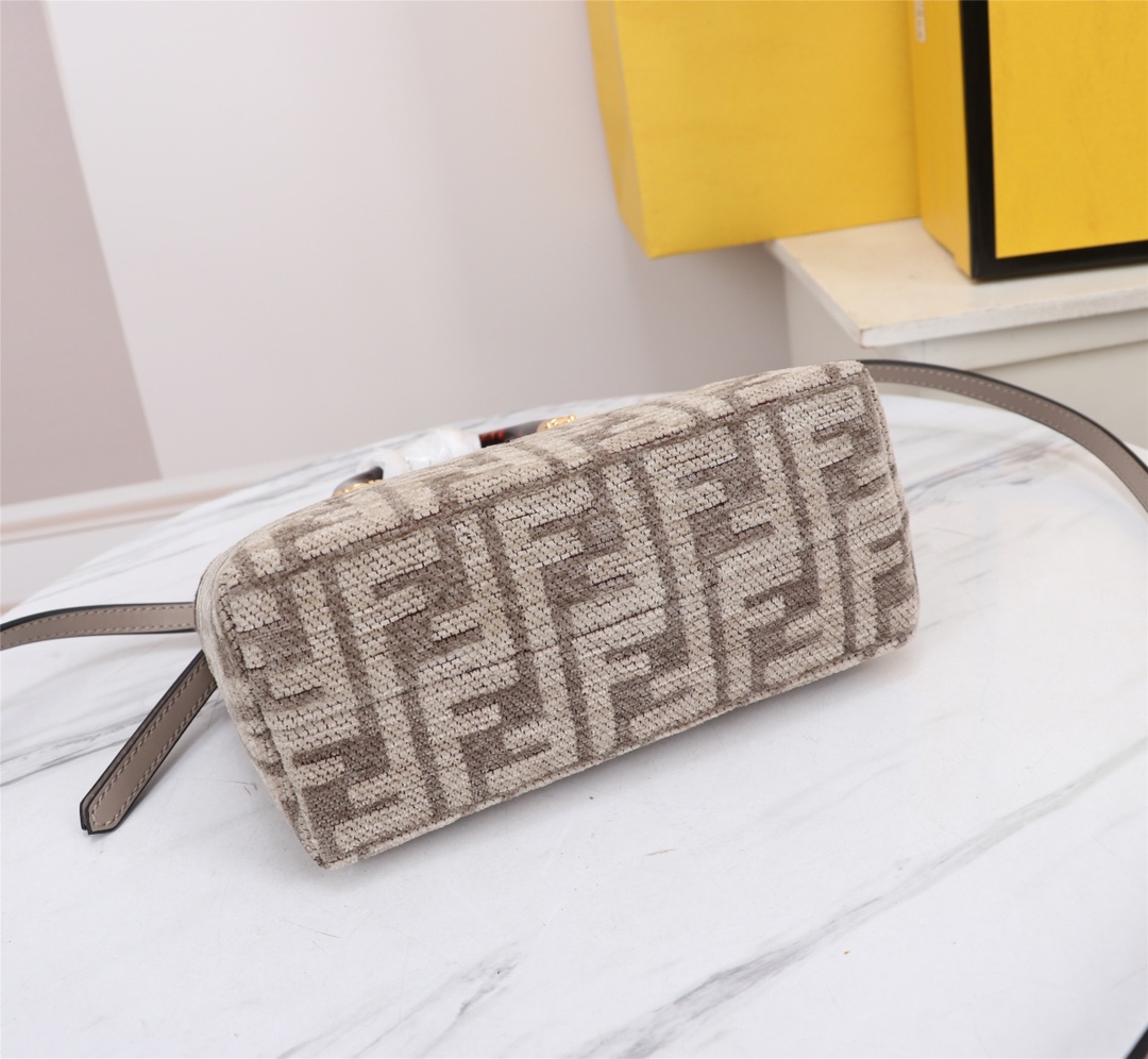 [TOP] FENDI Cowhide Boston Bags - 17×18×8cm - GHW