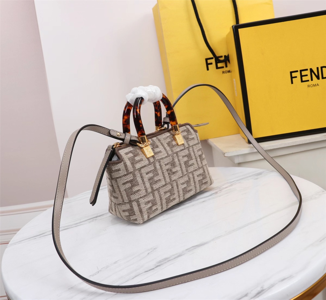 [TOP] FENDI Cowhide Boston Bags - 17×18×8cm - GHW