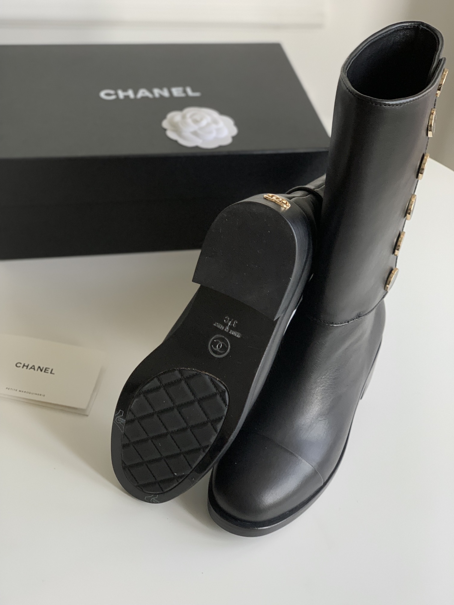 [TOP] CHANEL Button Series Cowhide Boots - Black