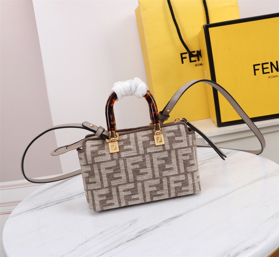 [TOP] FENDI Cowhide Boston Bags - 17×18×8cm - GHW