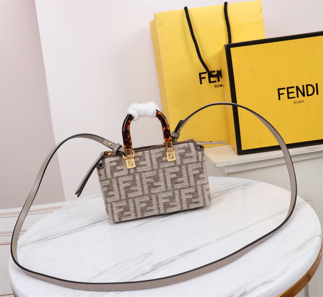 [TOP] FENDI Cowhide Boston Bags - 17×18×8cm - GHW