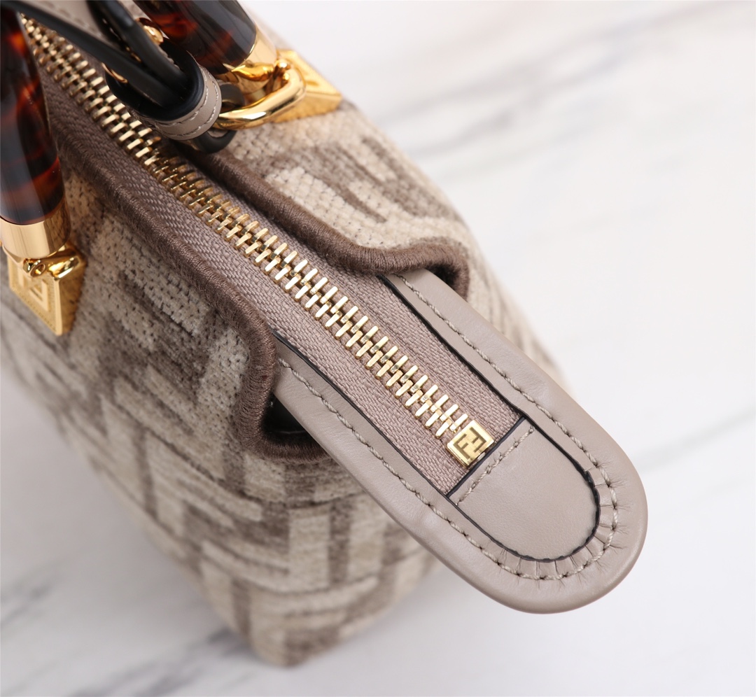 [TOP] FENDI Cowhide Boston Bags - 17×18×8cm - GHW