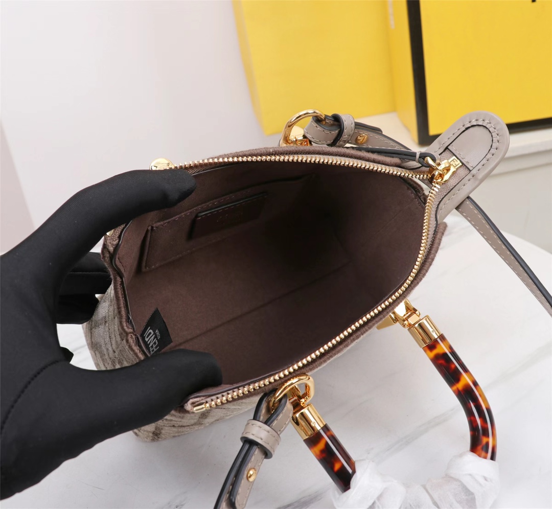 [TOP] FENDI Cowhide Boston Bags - 17×18×8cm - GHW