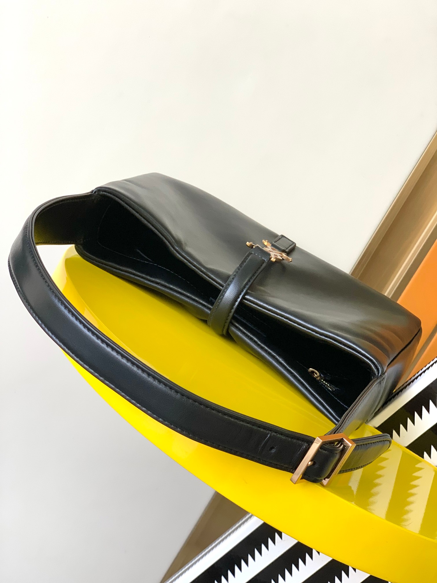 [TOP] Yves Saint Laurent YSL LE 5A7 Shoulder Bag 24.5x16x6cm - Black&GHW