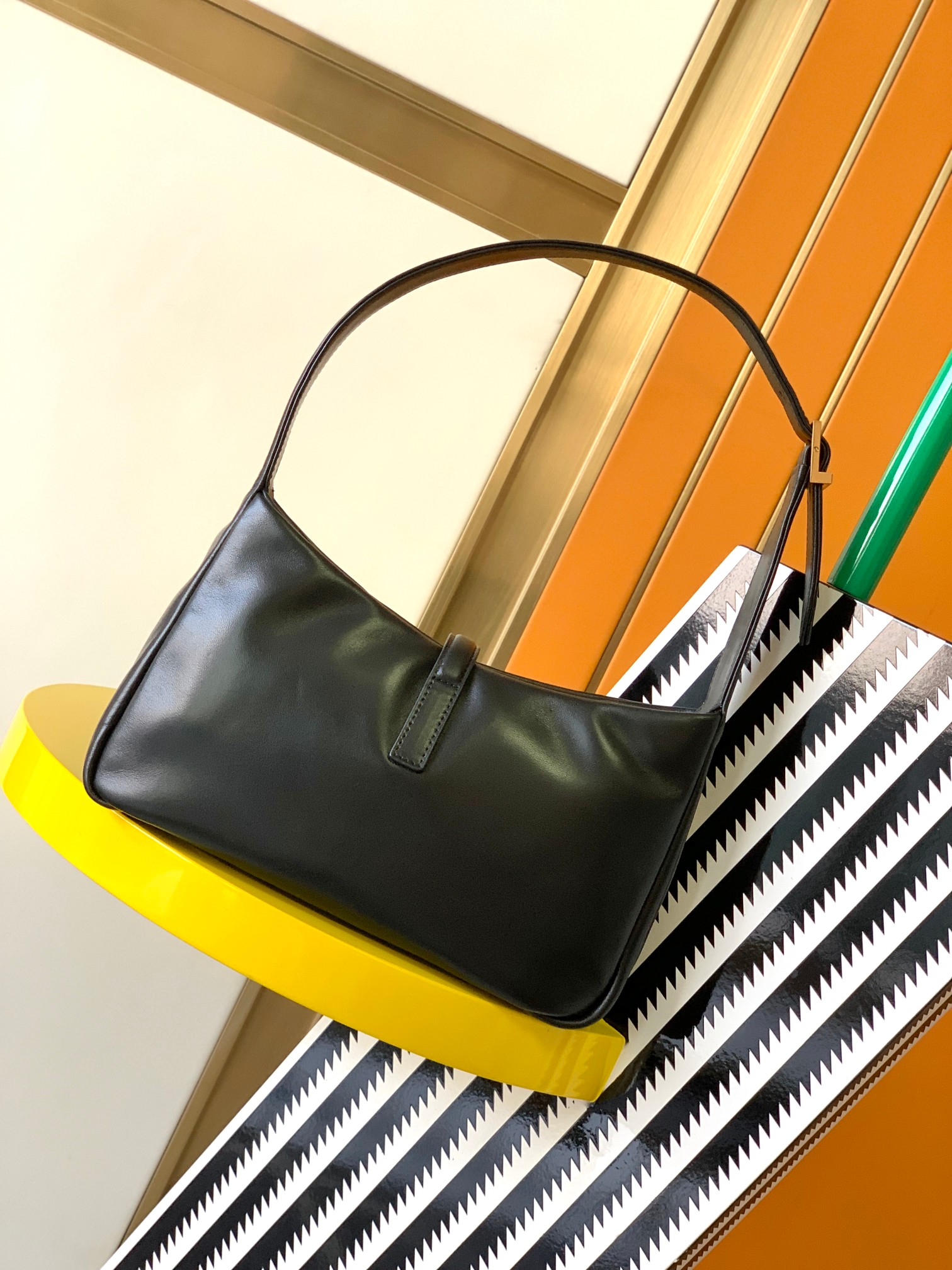 [TOP] Yves Saint Laurent YSL LE 5A7 Shoulder Bag 24.5x16x6cm - Black&GHW