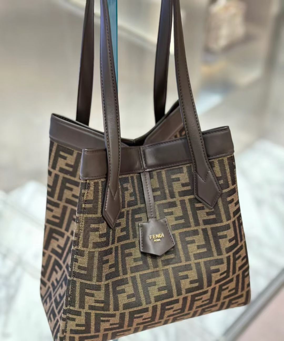 [TOP] FENDI Medium New Folding Bag - 27×16×27cm