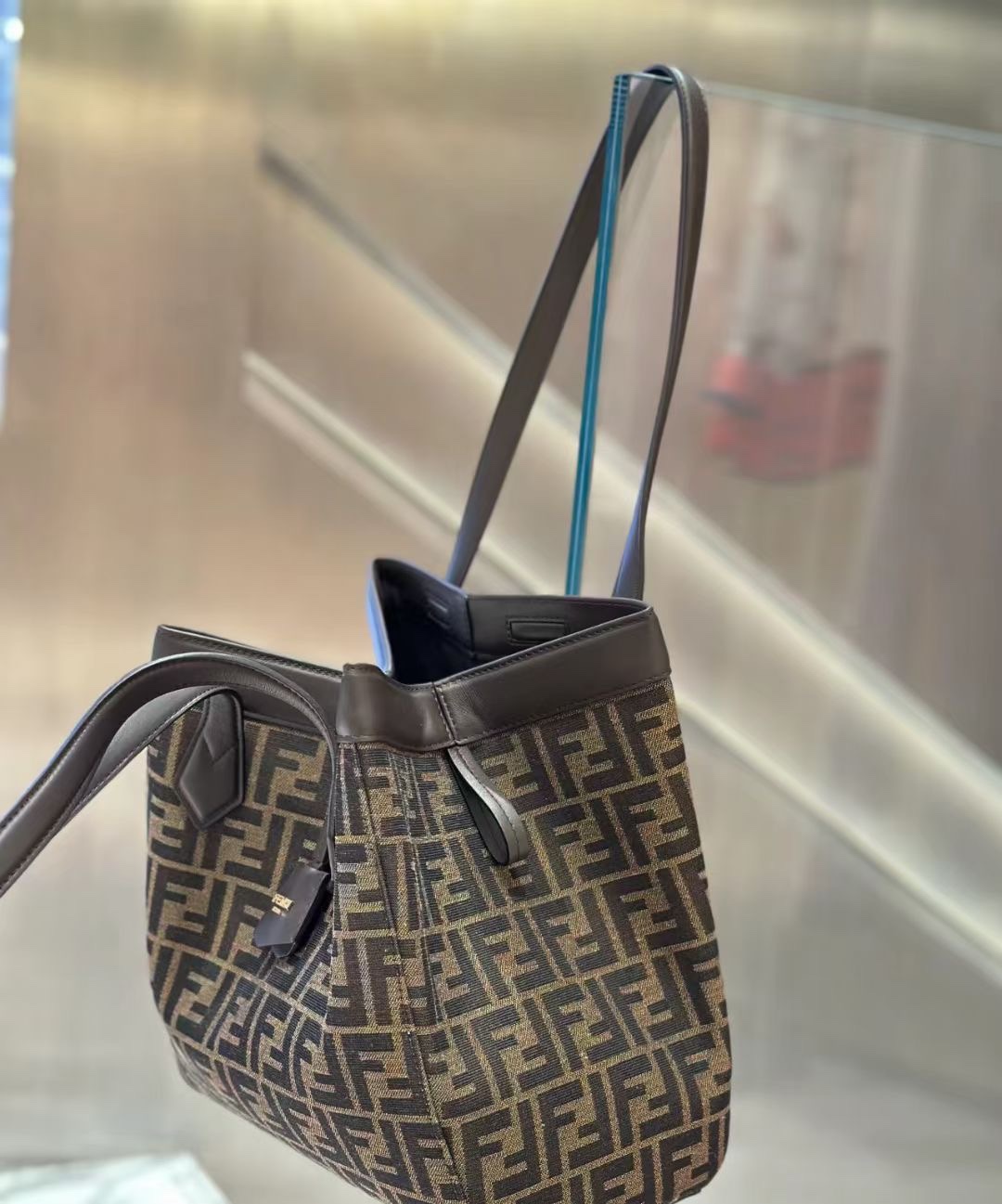 [TOP] FENDI Medium New Folding Bag - 27×16×27cm