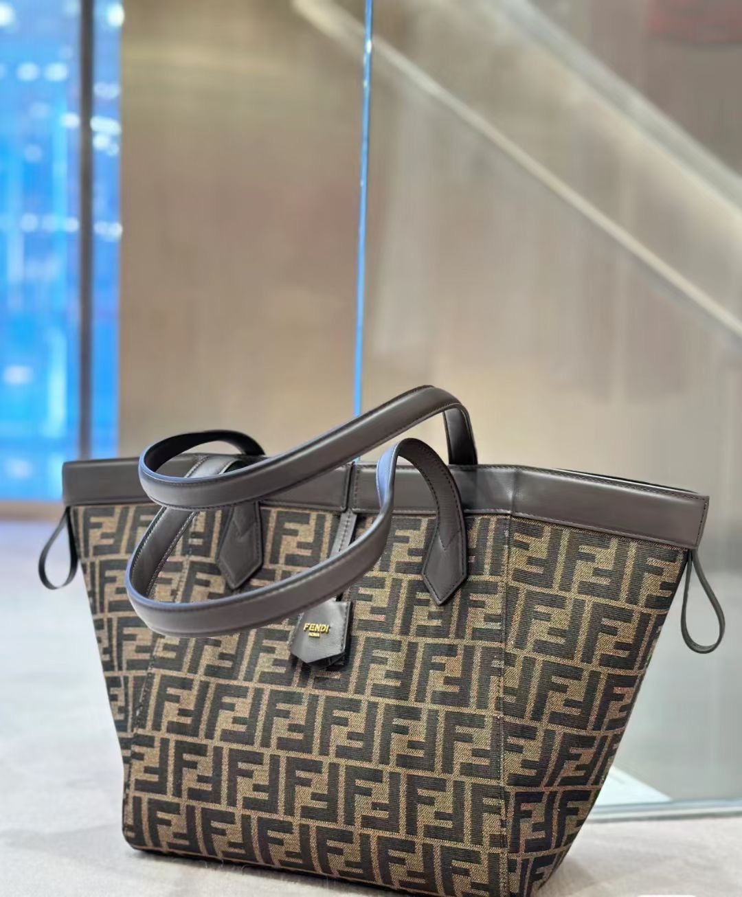 [TOP] FENDI Medium New Folding Bag - 27×16×27cm