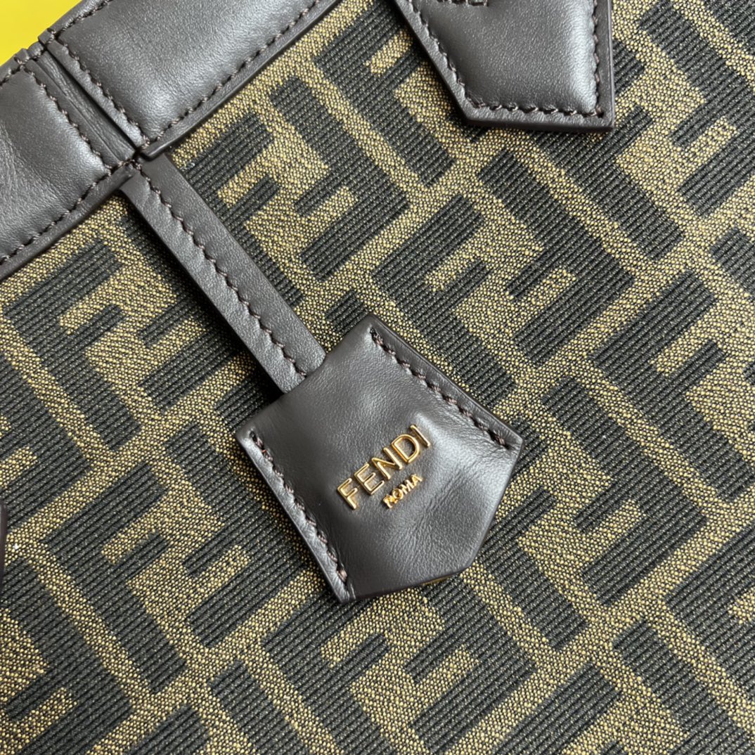 [TOP] FENDI Medium New Folding Bag - 27×16×27cm