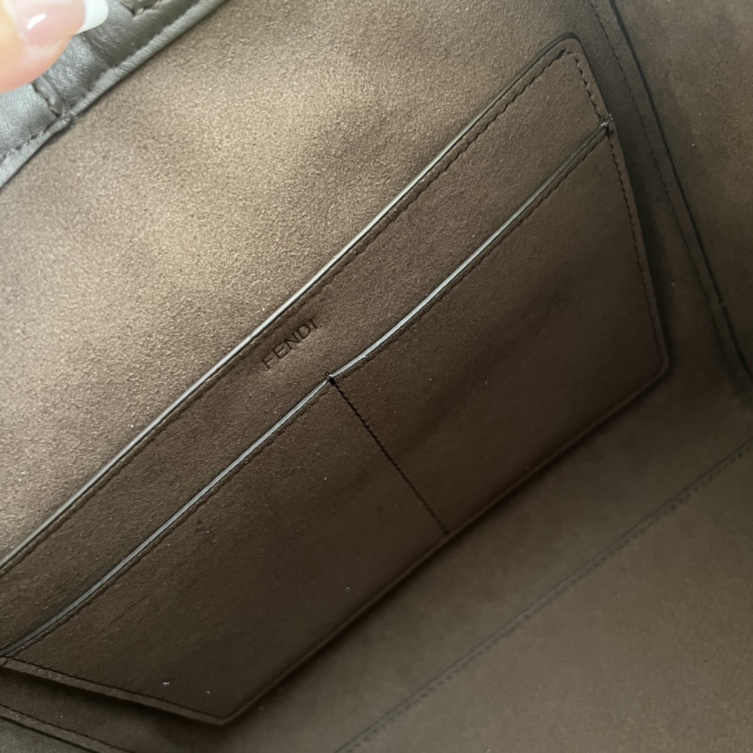 [TOP] FENDI Medium New Folding Bag - 27×16×27cm