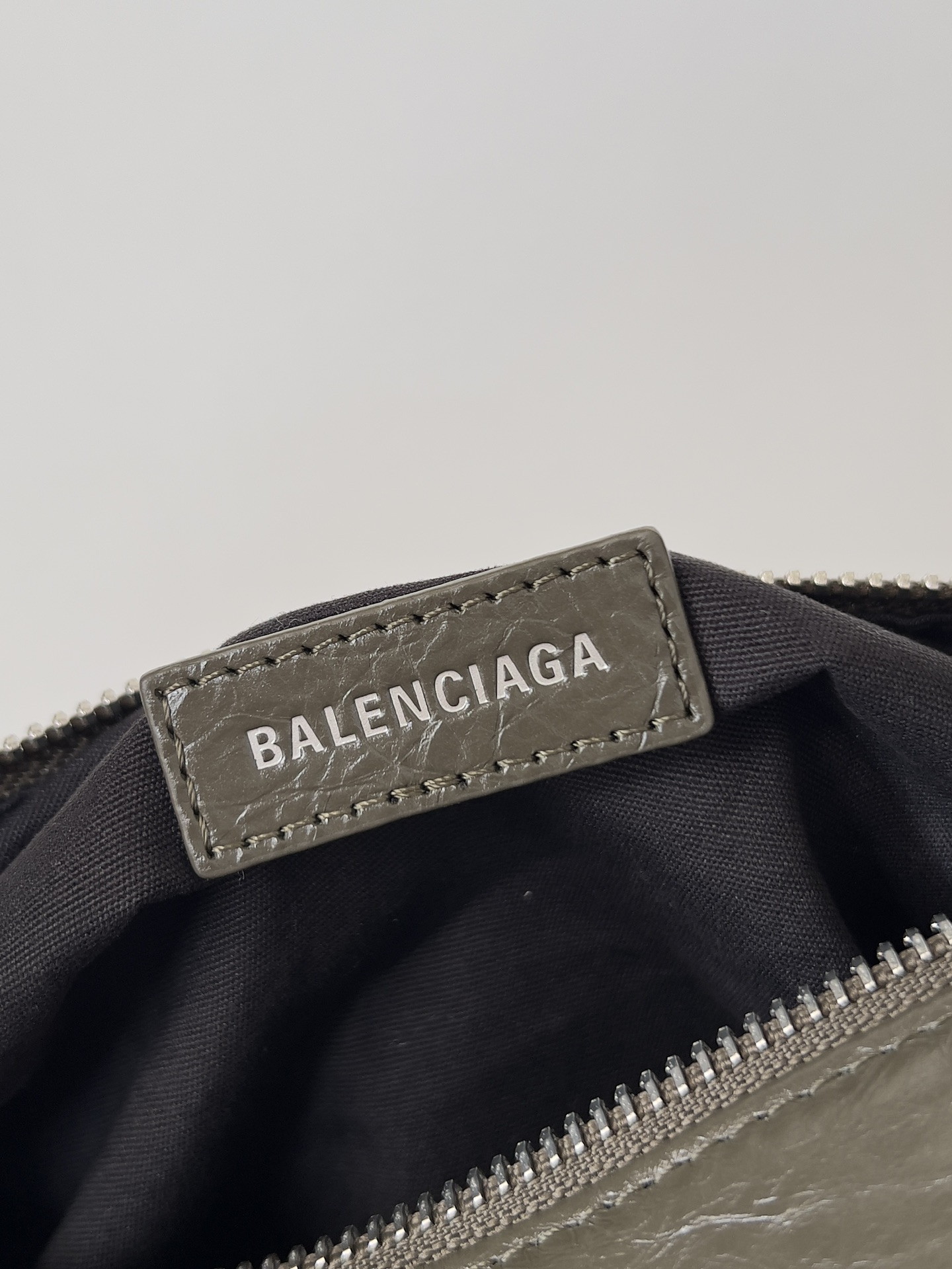 [TOP] BALENCIAGA Superbusy Series Sheepskin Shoulder Bag Tote Armpit Bag 35x 12x 11cm