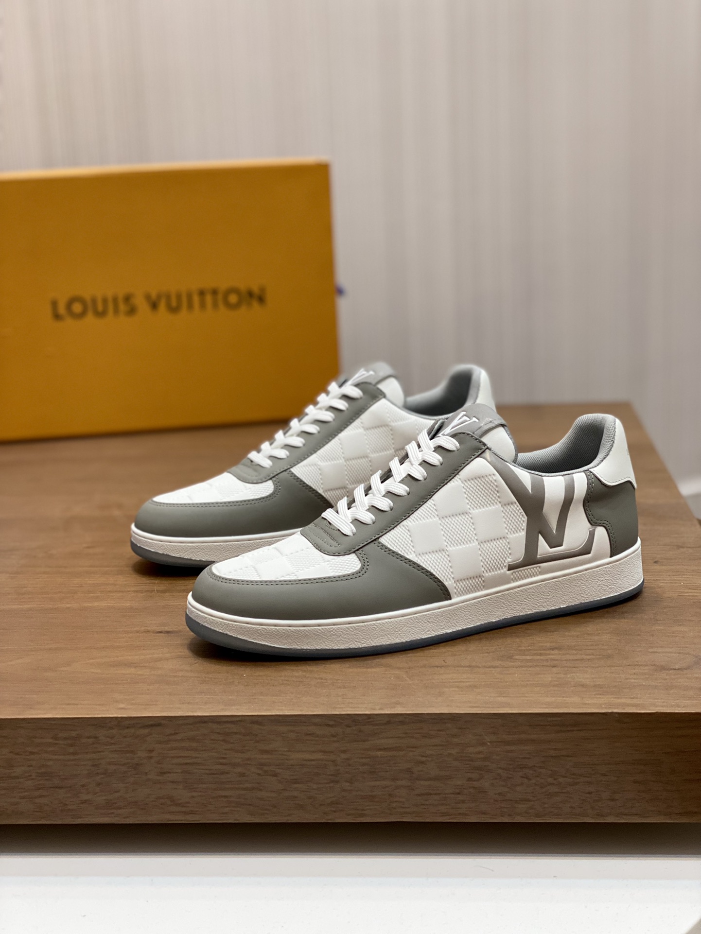 [TOP] Louis Vuitton LV Men's Cowhide Casual Shoes - 6 Colors