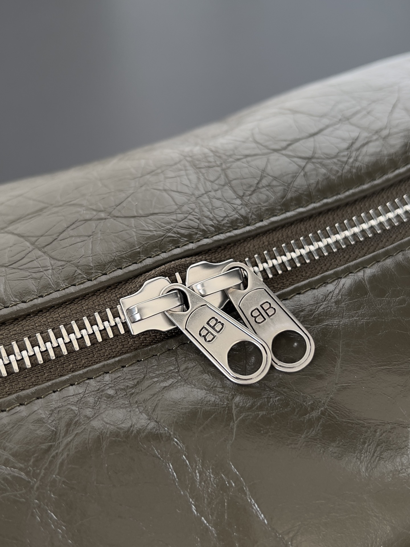 [TOP] BALENCIAGA Superbusy Series Sheepskin Shoulder Bag Tote Armpit Bag 35x 12x 11cm