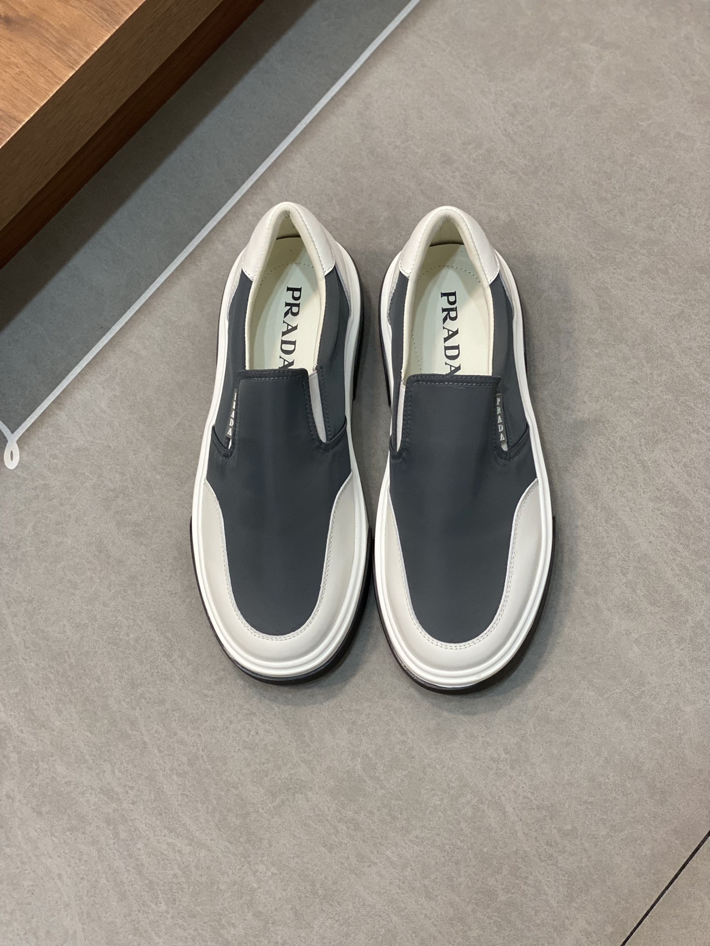 [TOP] PRADA Men's Cowhide Shoes - 5 Colors