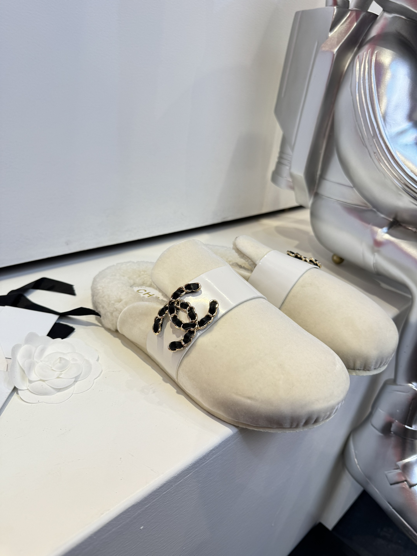 [TOP] CHANEL New Autumn And Winter Woolen Slippers - Two Colors