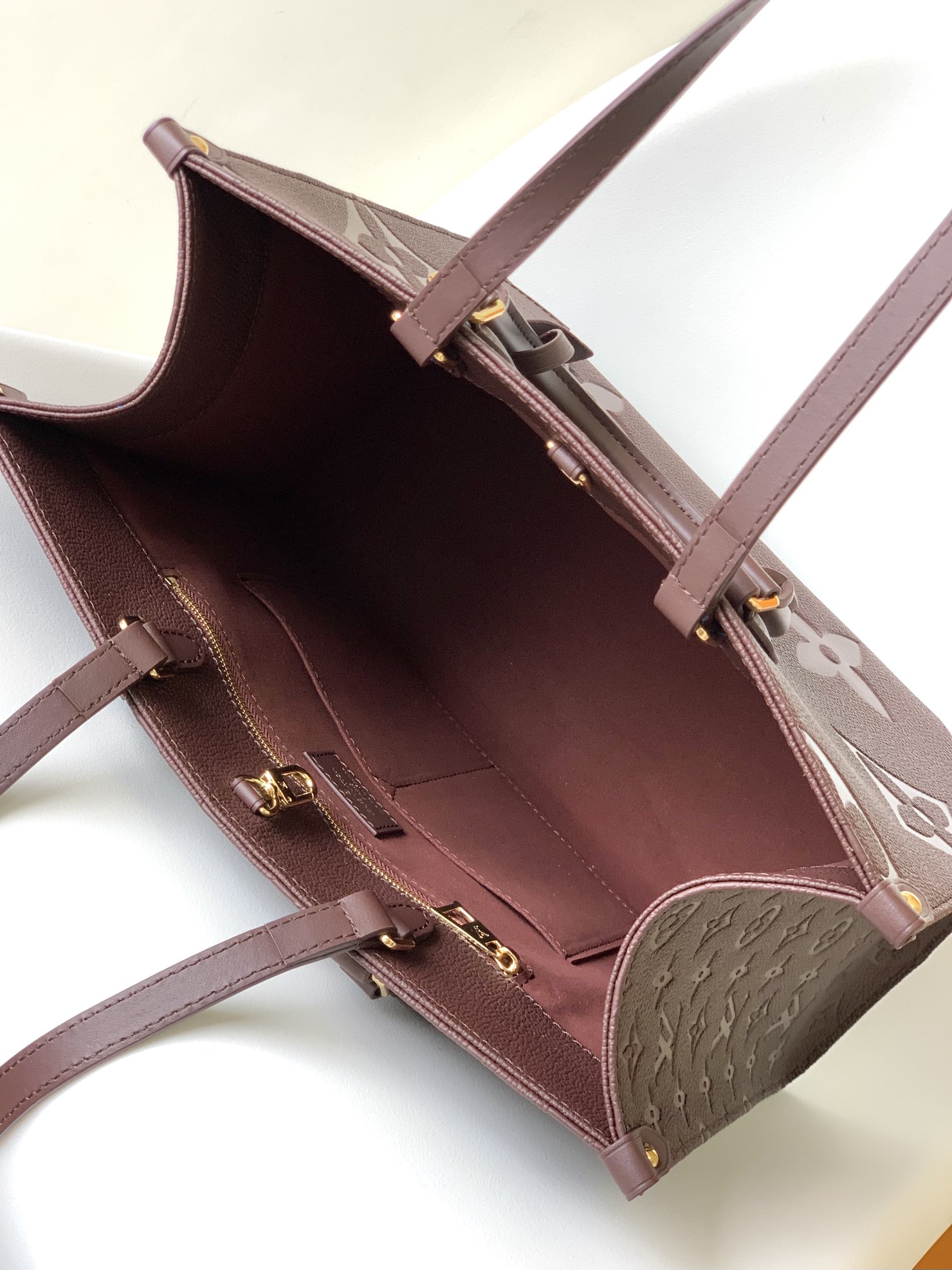 [TOP] Louis Vuitton LV L*V Monogram Empreinte On The Go Bag - Jujube Red - 35x27x14cm