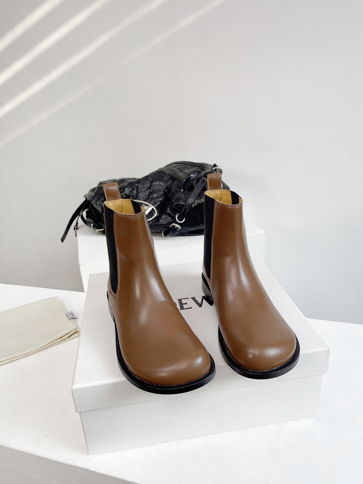 [TOP] LOEWE Round Head Versatile New Product Cowhide Boots - 3 Colors