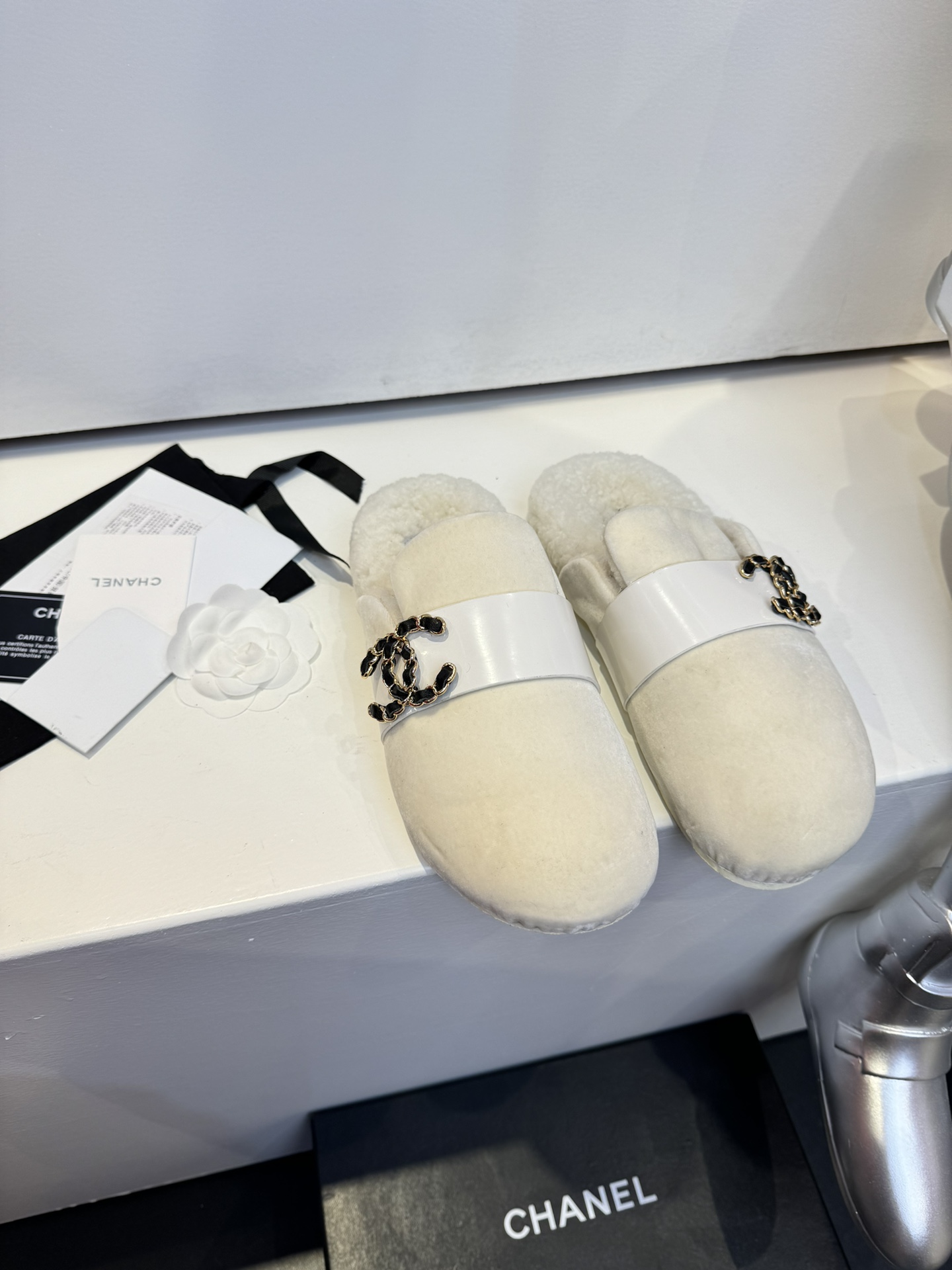 [TOP] CHANEL New Autumn And Winter Woolen Slippers - Two Colors